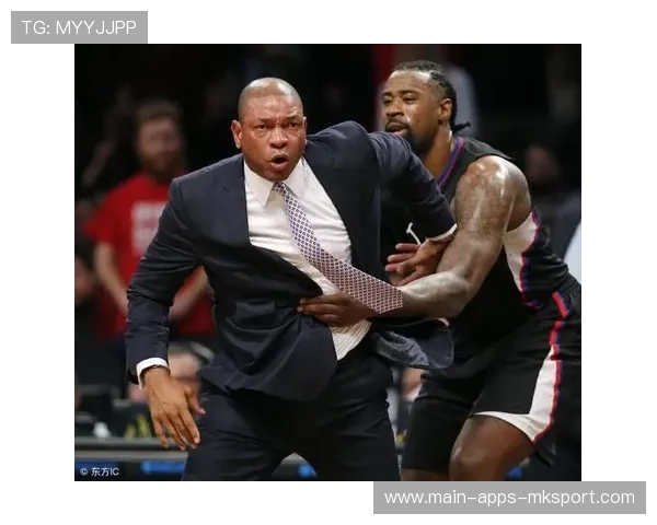 快船球迷示威要求换帅与重建路线